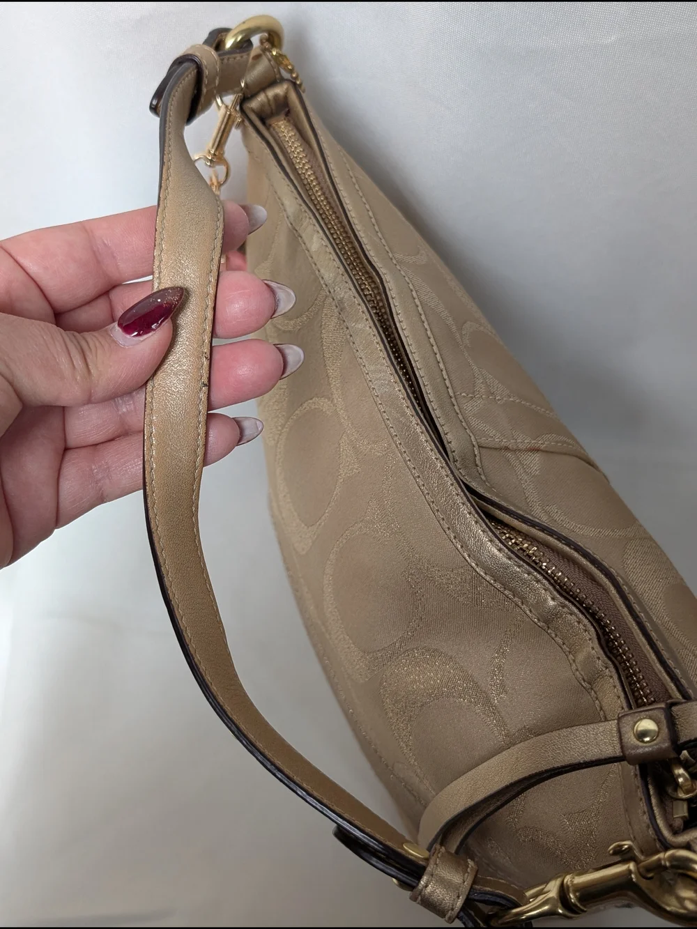 Coach #12909 - Gold Signature "C" Studded Lurex shoulder bag Y2K - Picture 5 of 10